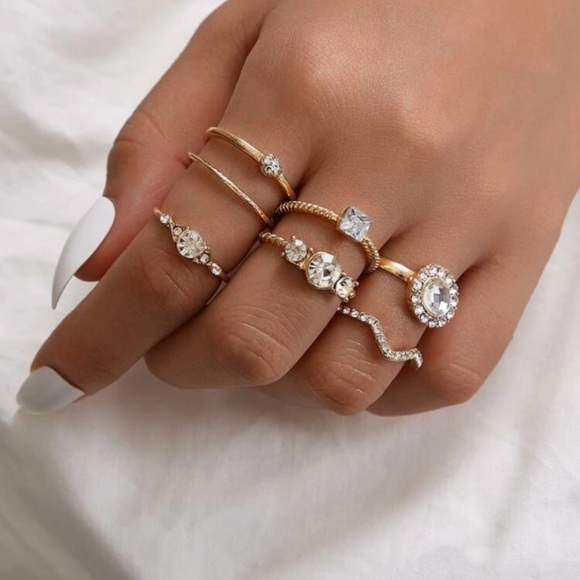 Jewelry - 4/$25 Dainty “What A Gem” 💎 Ring Set